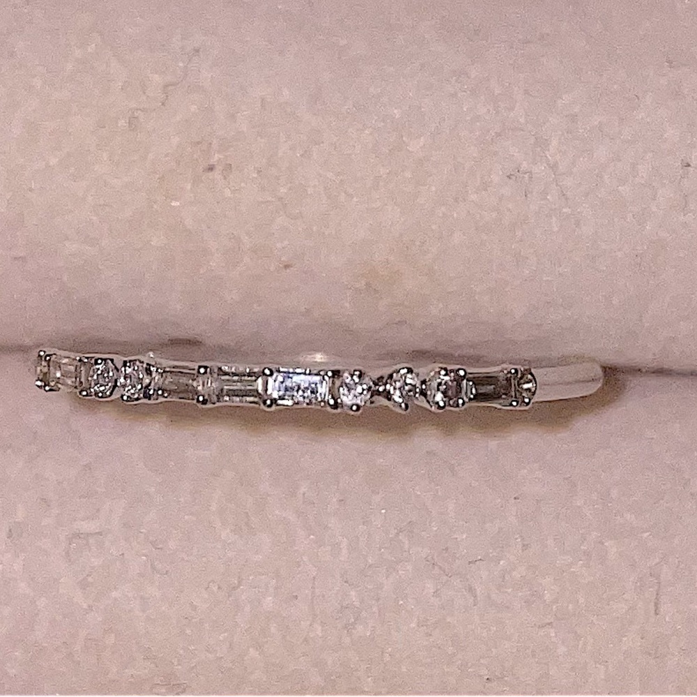 18k White Gold Diamond Ring Dainty Band